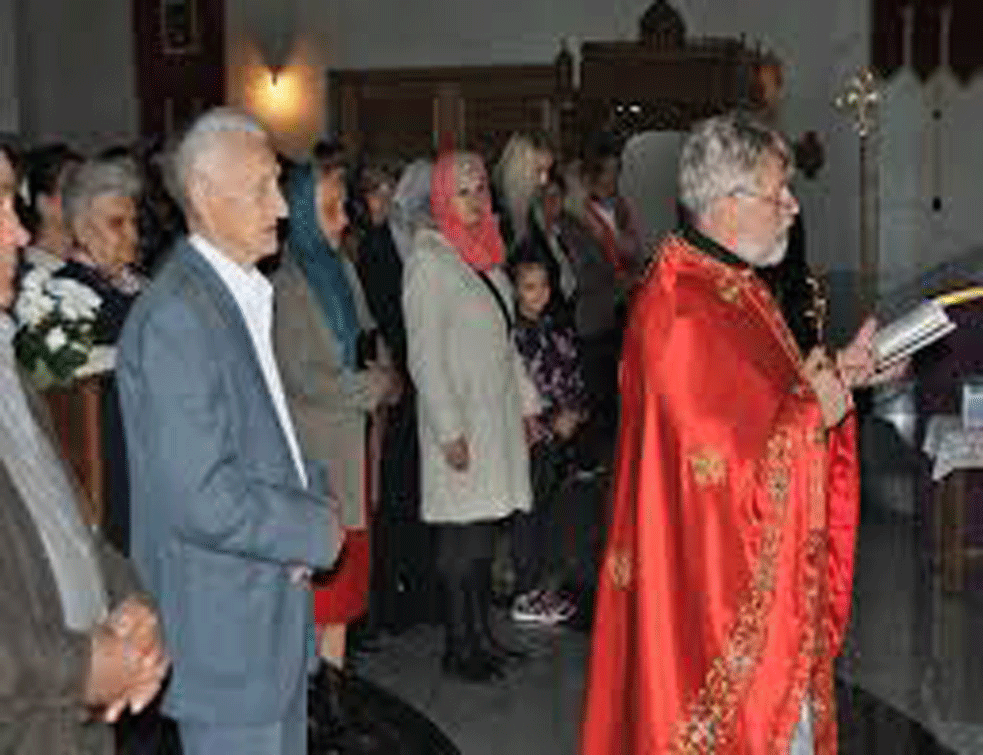 U pojedinim crkvama održana Uskršnja liturgija sa vernicima
